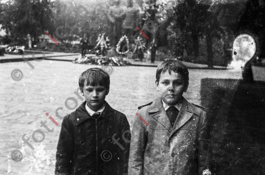Zwei Jungen | Two boys - Foto Harder-007_0293Bild029.jpg | foticon.de - Bilddatenbank für Motive aus Geschichte und Kultur